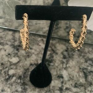 BRAND NEW. Bloomingdale's Twisted 18k plated Gold Hoop Earrings